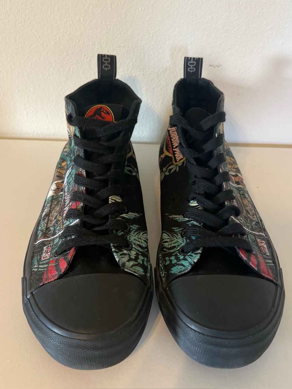 Akedo Black jurassic Park raptor, shoes, men’s size 9 excellent condition